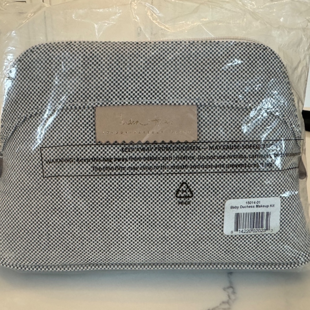 India Hicks Baby Duchess Makeup Kit, NWOT,Black Cream,Style 15014-01cosmetic - Picture 2 of 6